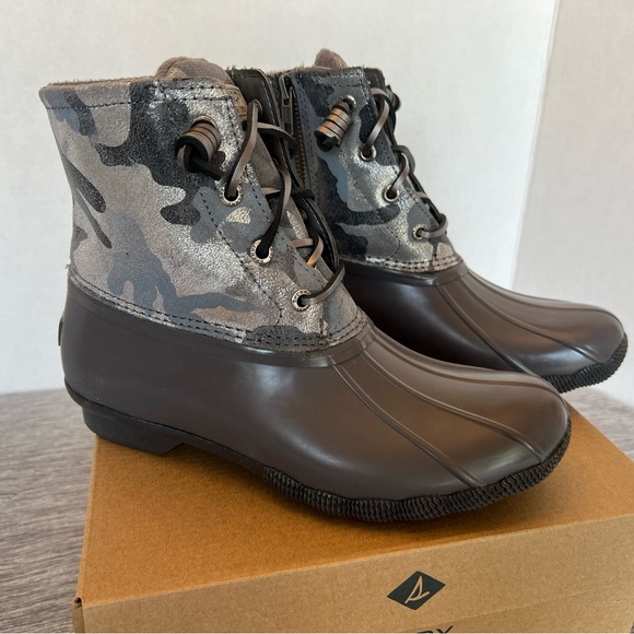 Like new! Sperry Saltwater Met Camo silver. Size 6.5 - Picture 2 of 7